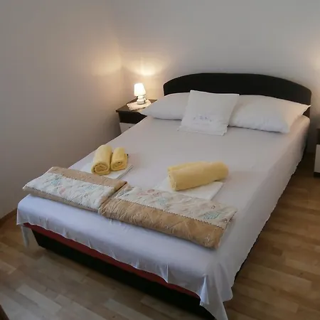 Crncic Apartment Silo (Krk)