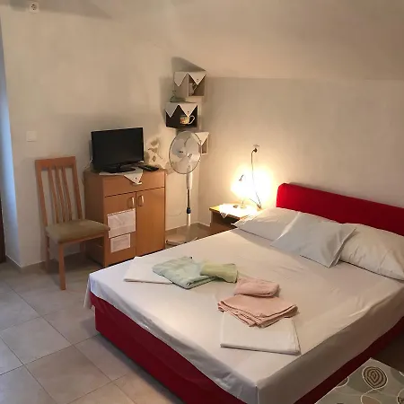 Crncic Apartment Silo (Krk)